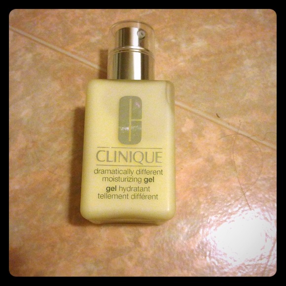 Clinque dramatically different moisturizing gel