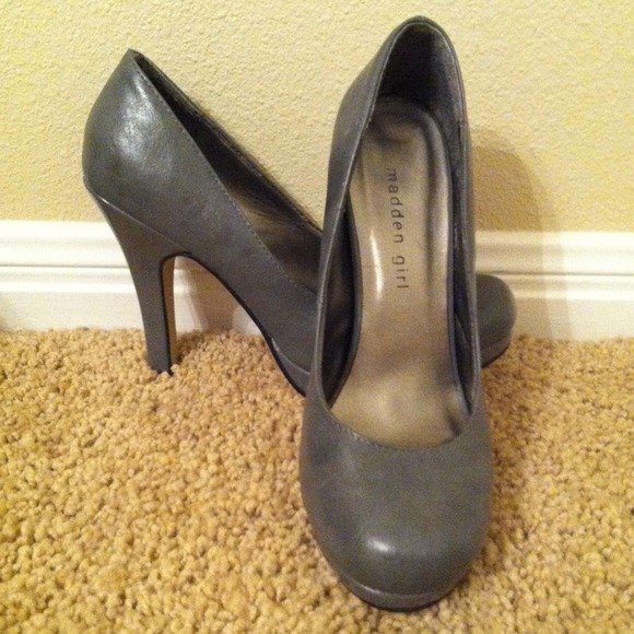 ⭐REDUCED⭐ Grey pumps!