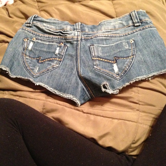 Shorts - Picture 2 of 4