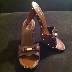 Brown single strap heel
