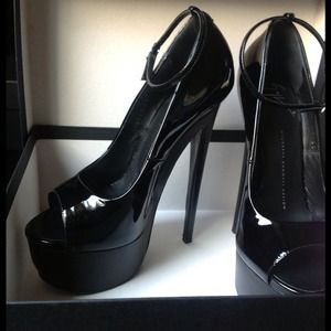 Giuseppe Zanotti black size 8.5 platform pumps