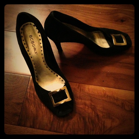 Sexy BCBGgirls heels, suede w silver buckle, sz 8