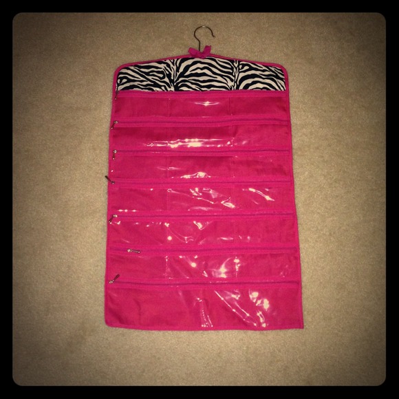 **SOLD**Hanging jewelry organizer!!😍💗