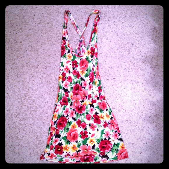 🔴SOLD!🔴Floral dress with strappy back