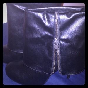 Black leather calf boots with side zipper