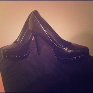 Black Pumps with silver beading detail