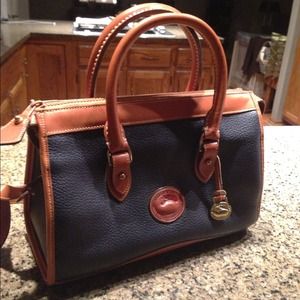 SOLD! Vintage Navy & Tan Dooney & Burke Bag
