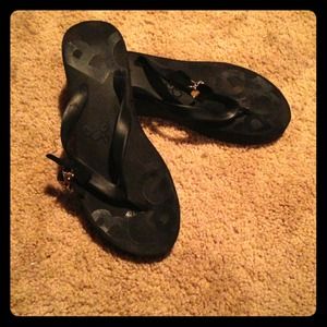 BCBG black flip flops