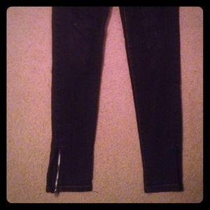 Black skinny jeans with zippers at the ankle