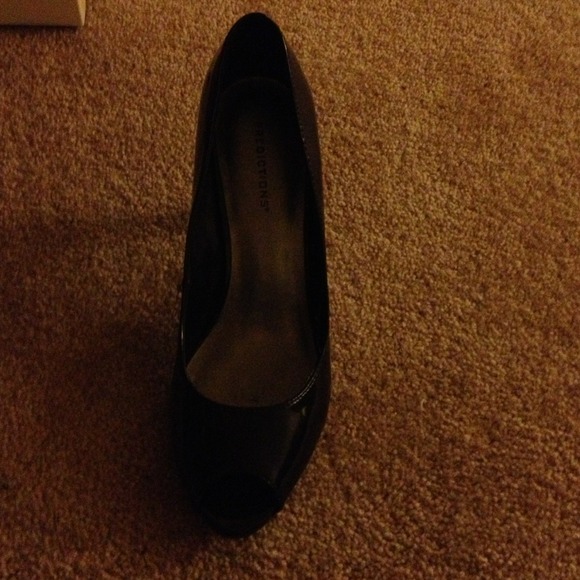 Black heels - Picture 2 of 4