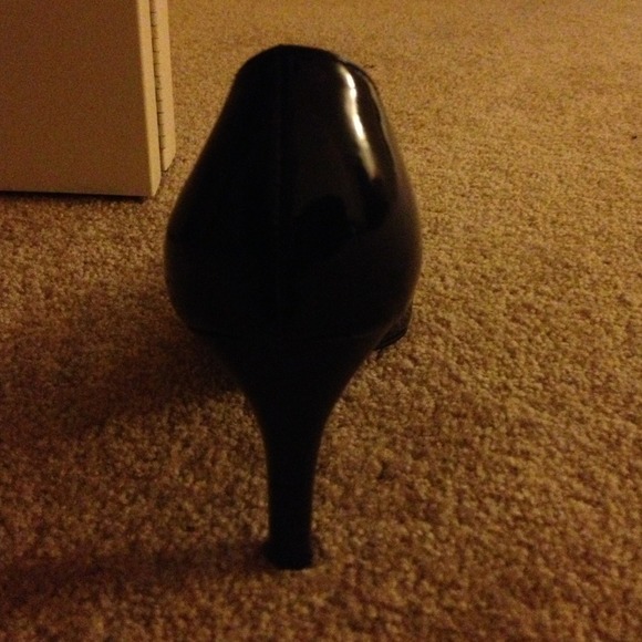 Black heels - Picture 3 of 4