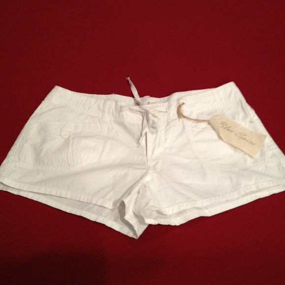 Cute white shorts. Great for the summer.