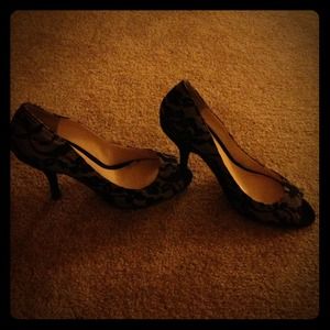 Nine west Lace peep toe heels :)