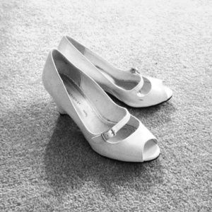 White wedge heels 🙉