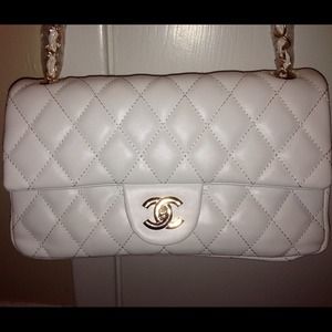 Chanel handbag in white NO TRADE