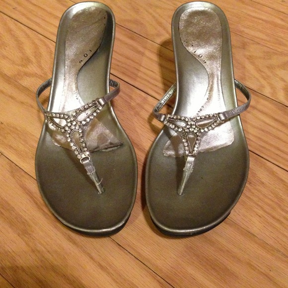 💢SOLD💢Jeweled small heels