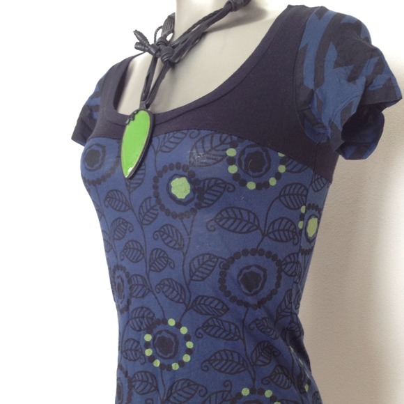 ❗️BOGO tee❗️floral color block tee - Picture 2 of 3