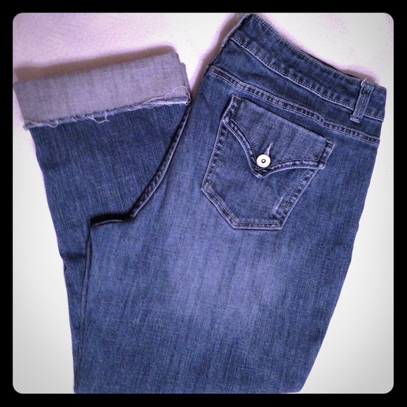 Vera Wang Size 16 Capri Distressed Jeans