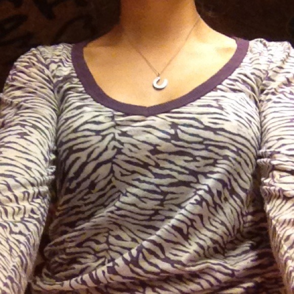 So cute- dark purple zebra shirt 👌