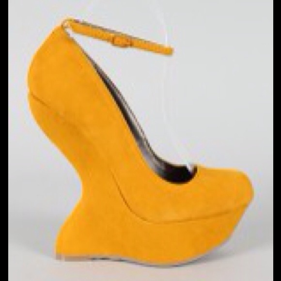 Mussu heeless wedge brand new still in box