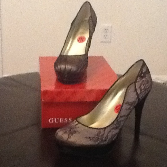 Guess lace pumps
