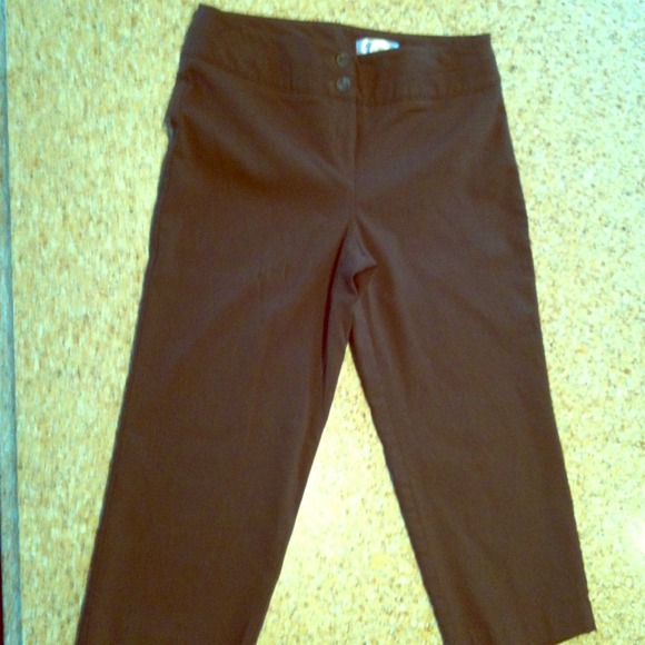 * Sold in bundle for rebekahmay* Cute capris