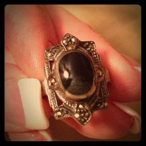 💥💥REDUCED💥💥Vintage fashion silver & black ring