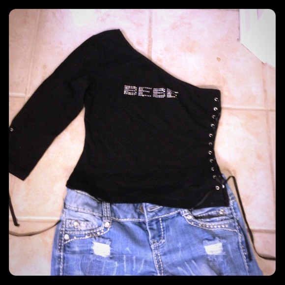 Bebe off the shoulder cropped tee small