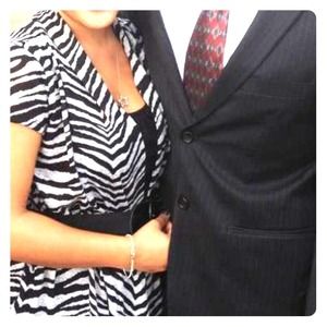 👚Black and gray zebra print blouse.