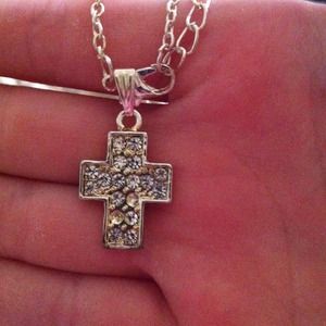 I am selling a beautiful set of jewelry