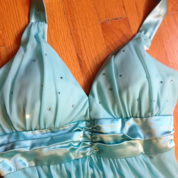 Light baby blue dress - Picture 2 of 2