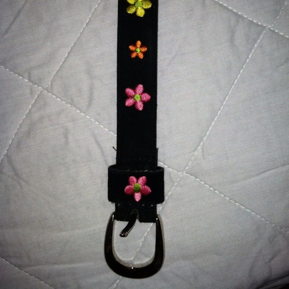 Floral embroidered belt