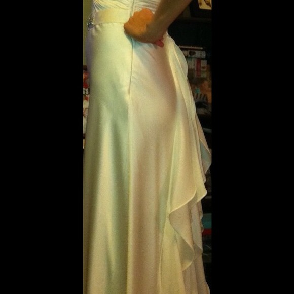 New with tags Silk ivory wedding/reception dress - Picture 4 of 4