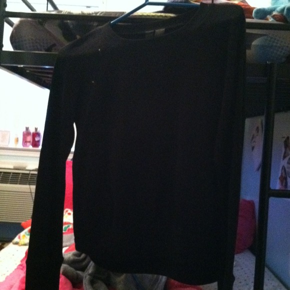 black pullover xs