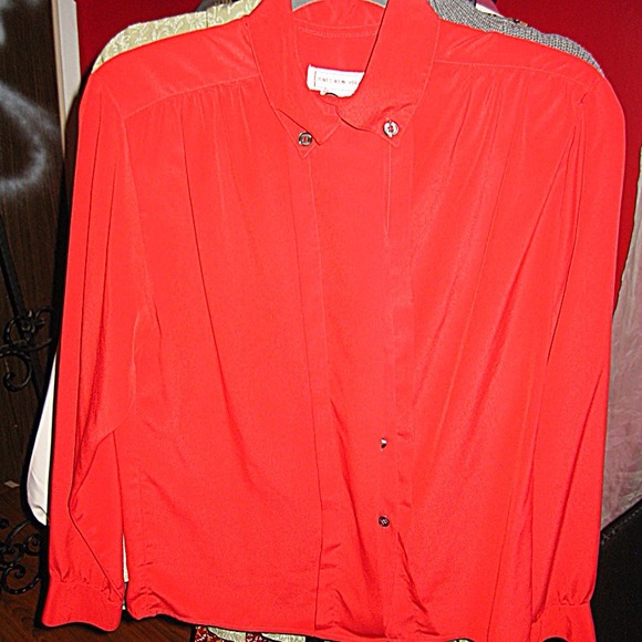 Jones New York red button up blouse size xs-s.