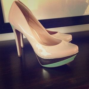 Jessica Simpson Nude/turq/gold Patent Pump