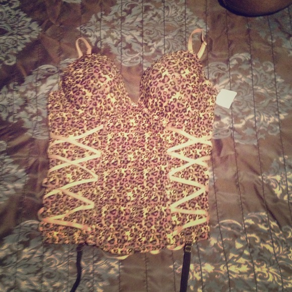 Fredrick's of Hollywood Corset. - Picture 1 of 3