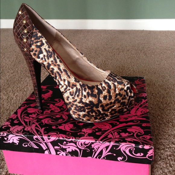 ✨Brand new✨Really nice heels ladies.