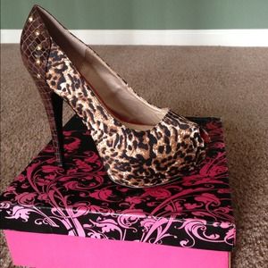 ✨Brand new✨Really nice heels ladies.