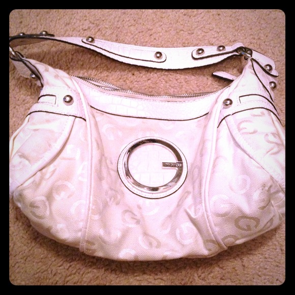 🚫SOLD🚫Guess handbag.