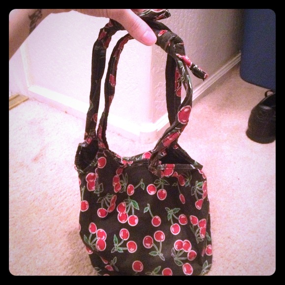 Cherry cloth shoulder bag.