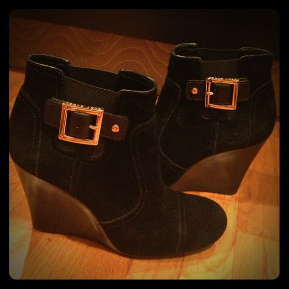 Tory Burch Shoes - ⛔SOLD⛔Tory Burch Deanna black suede