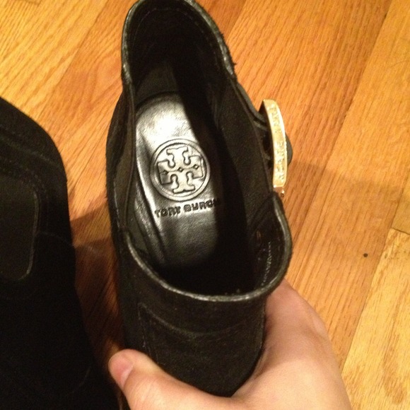 ⛔SOLD⛔Tory Burch Deanna black suede - Picture 2 of 4