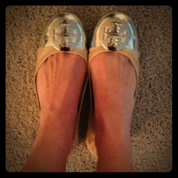 $240 Tory Burch Tan & Silver Flats Shoes