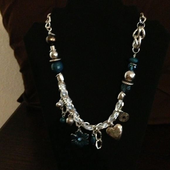 ✂Price cut :A turquoise beaded necklace &charms