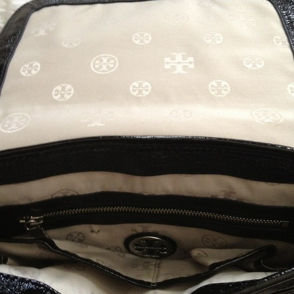 Tory Burch Amanda Patent crossbody bag - Picture 2 of 4