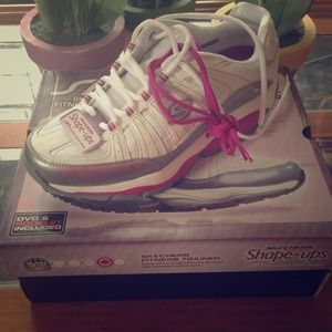 Skechers shape ups new in box