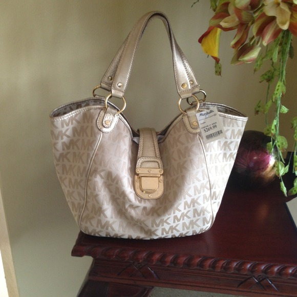 A beautiful MK handbag