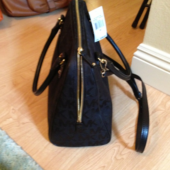 ❌SOLD❌Michael kors signature large satchel - Picture 2 of 4