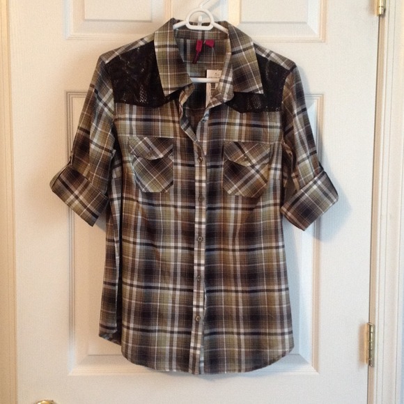 Green black and white plaid top with lace detail